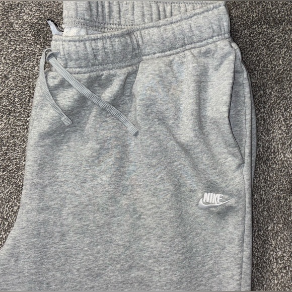 Nike Sportswear Club Fleece Joggers /Sweatpants
Color: Grey | Size: XL | WMNS | - Picture 8 of 9